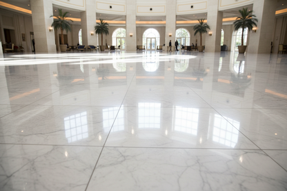 fai vedere un pavimento pulito e brillanrte 